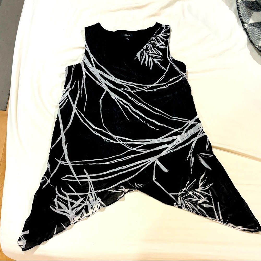 Alfani Petite Medium Tunic Black White Cross Over Excellent Condition